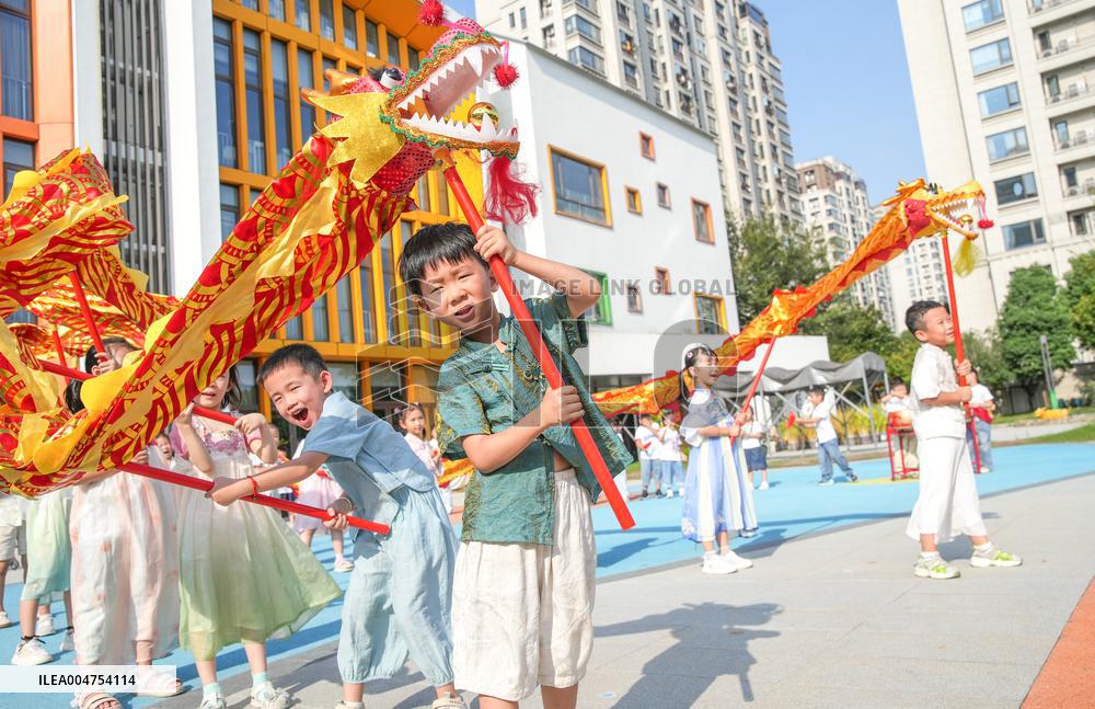 Folk Customs Welcome National Day in Huzhou