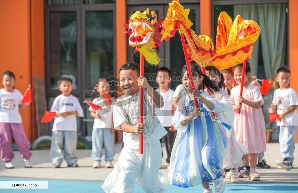 Folk Customs Welcome National Day in Huzhou