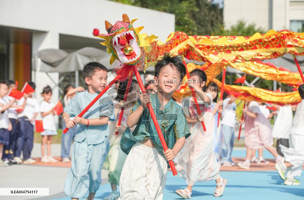 Folk Customs Welcome National Day in Huzhou