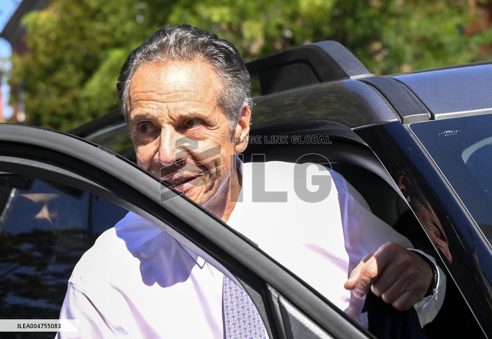 Andrew Cuomo Campaigns in Brooklyn