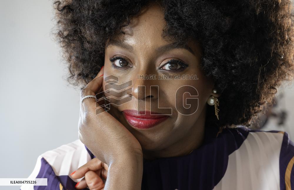 CIMAMANDA NGOZI ADICHIE