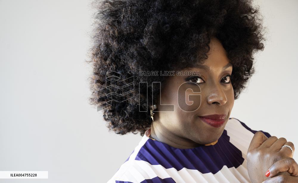 CIMAMANDA NGOZI ADICHIE
