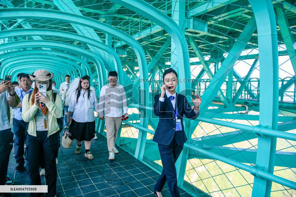 Huajiang Canyon Bridge Tourism