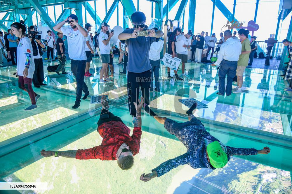 Huajiang Canyon Bridge Tourism