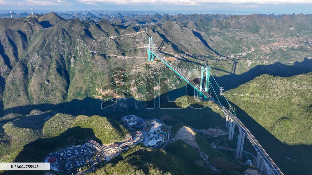 Huajiang Canyon Bridge