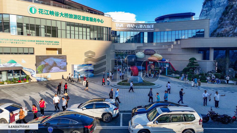 Huajiang Canyon Bridge Tourism