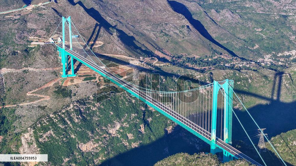 Huajiang Canyon Bridge