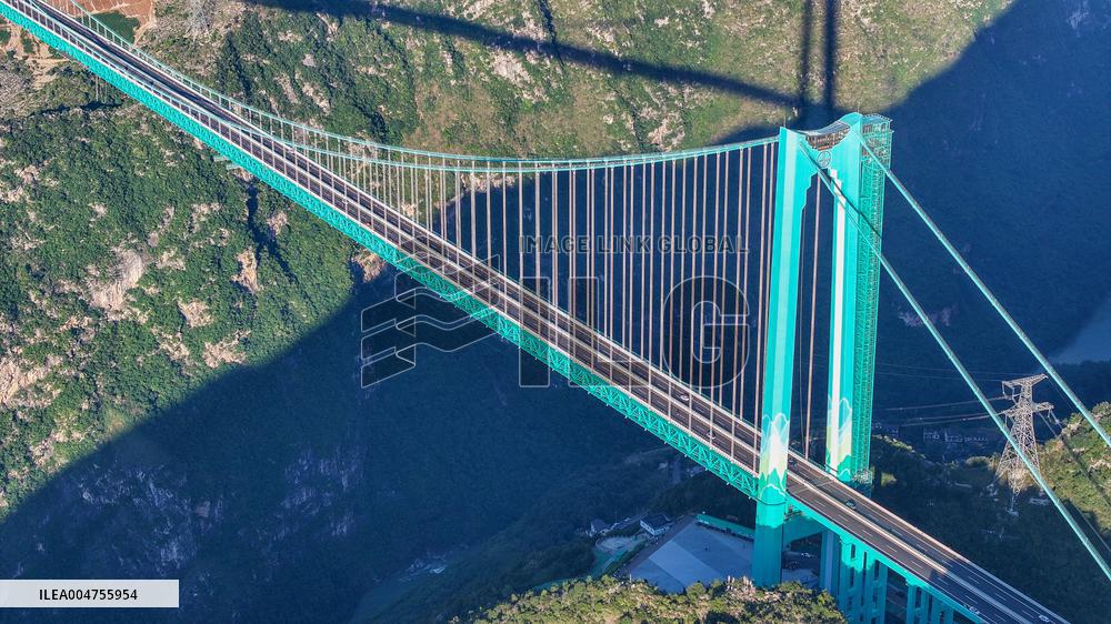 Huajiang Canyon Bridge