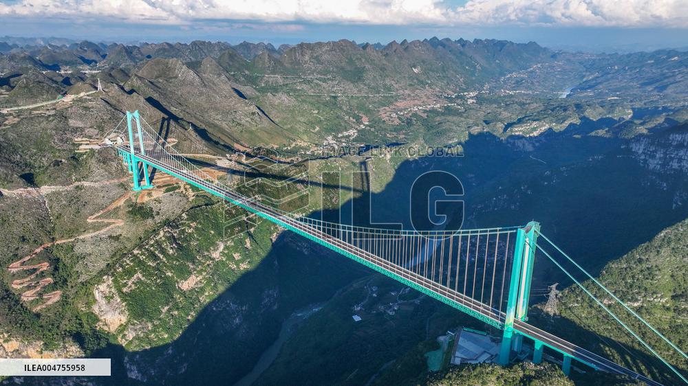 Huajiang Canyon Bridge