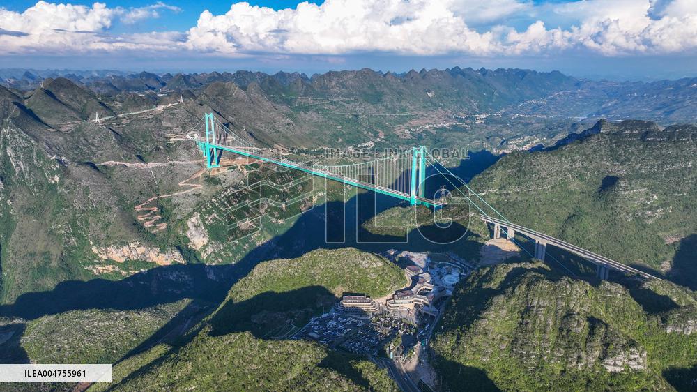 Huajiang Canyon Bridge