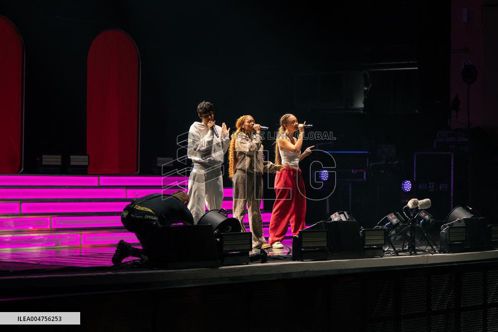 Flo In Concert - London