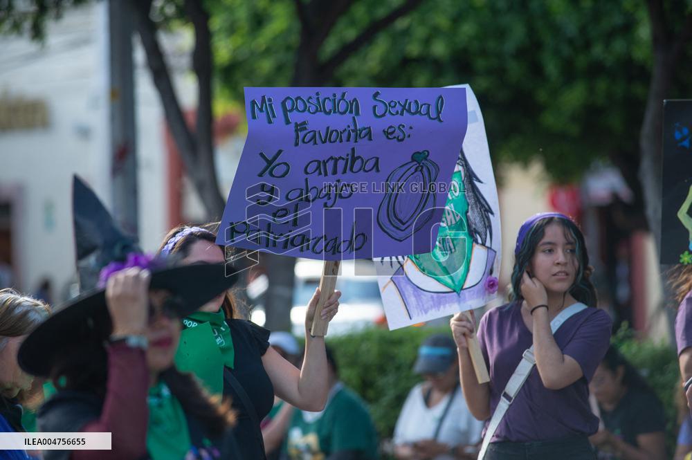 Women Demanding Decriminalization of Abortion in Mexico