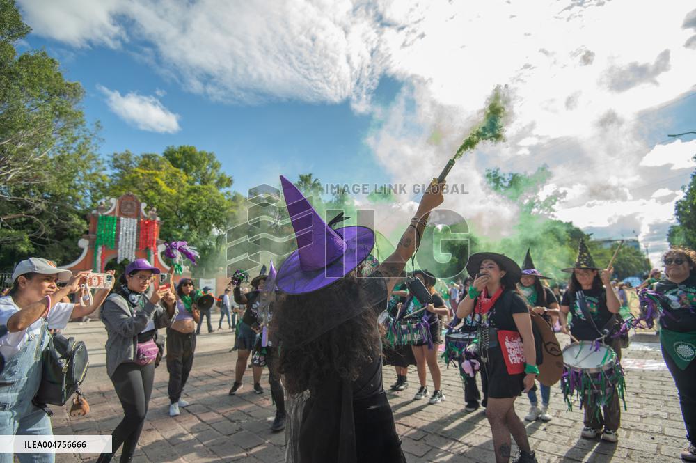 Women Demanding Decriminalization of Abortion in Mexico
