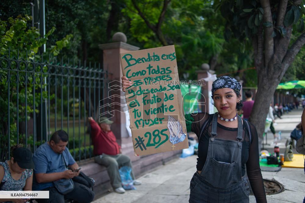 Women Demanding Decriminalization of Abortion in Mexico