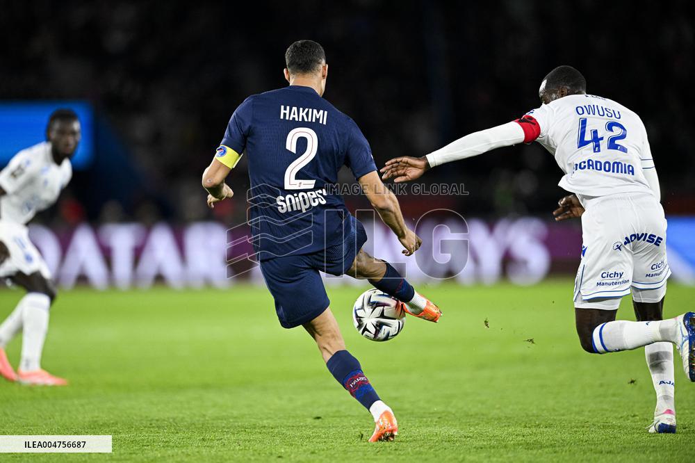PSG v AJ Auxerre - Paris