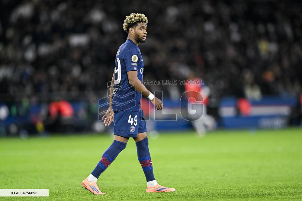 PSG v AJ Auxerre - Paris