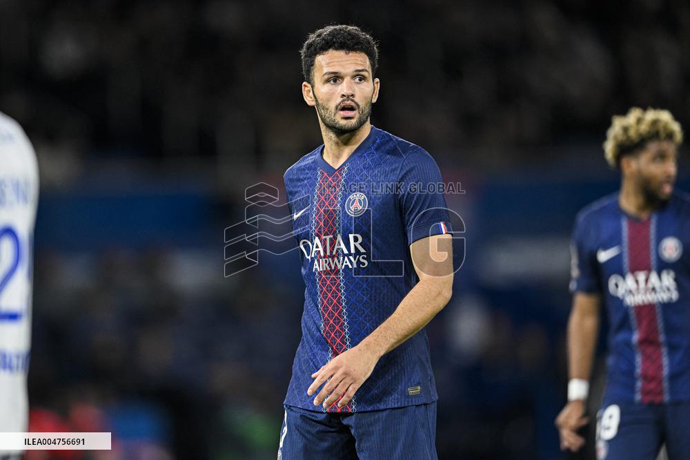 PSG v AJ Auxerre - Paris