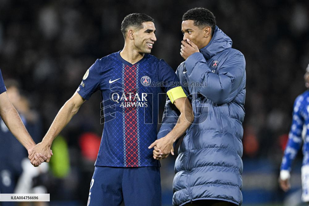 PSG v AJ Auxerre - Paris