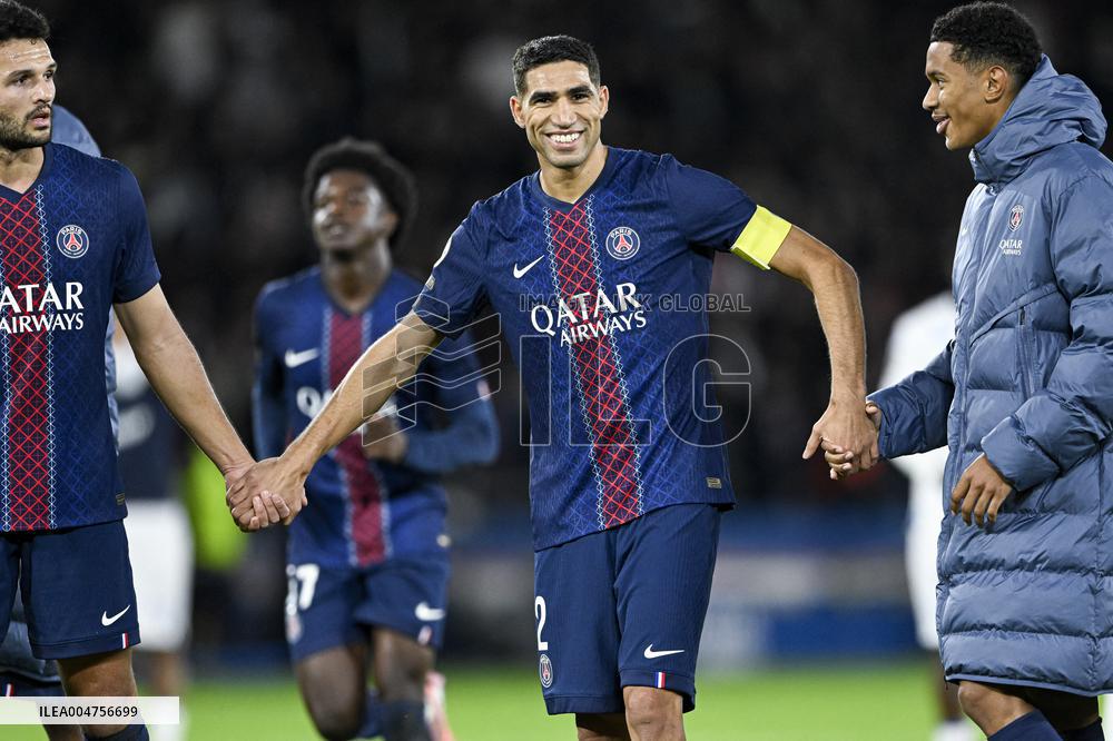 PSG v AJ Auxerre - Paris