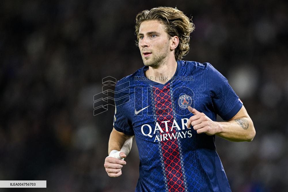 PSG v AJ Auxerre - Paris