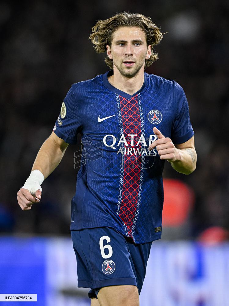 PSG v AJ Auxerre - Paris