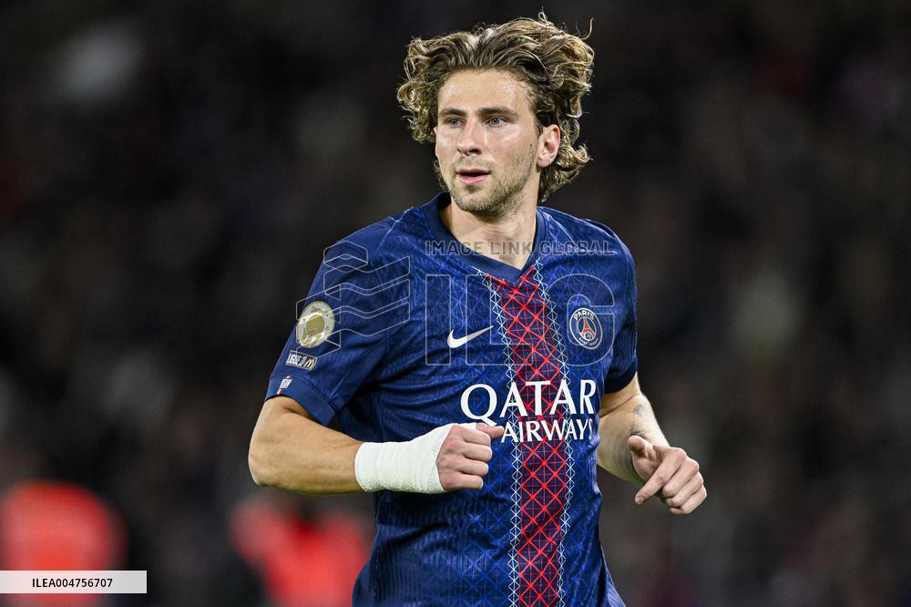 PSG v AJ Auxerre - Paris