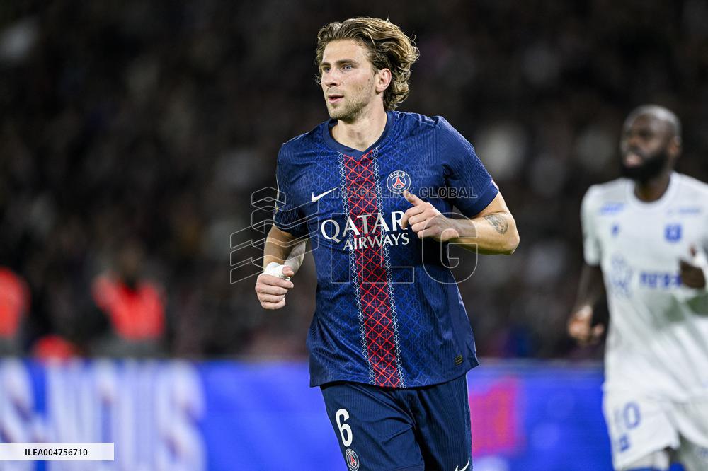 PSG v AJ Auxerre - Paris