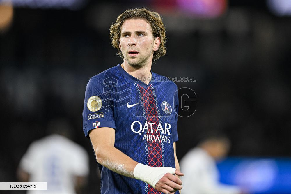 PSG v AJ Auxerre - Paris