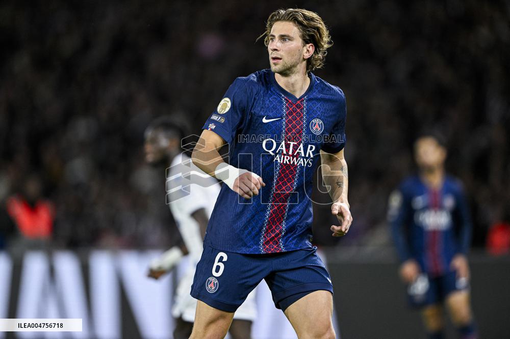 PSG v AJ Auxerre - Paris