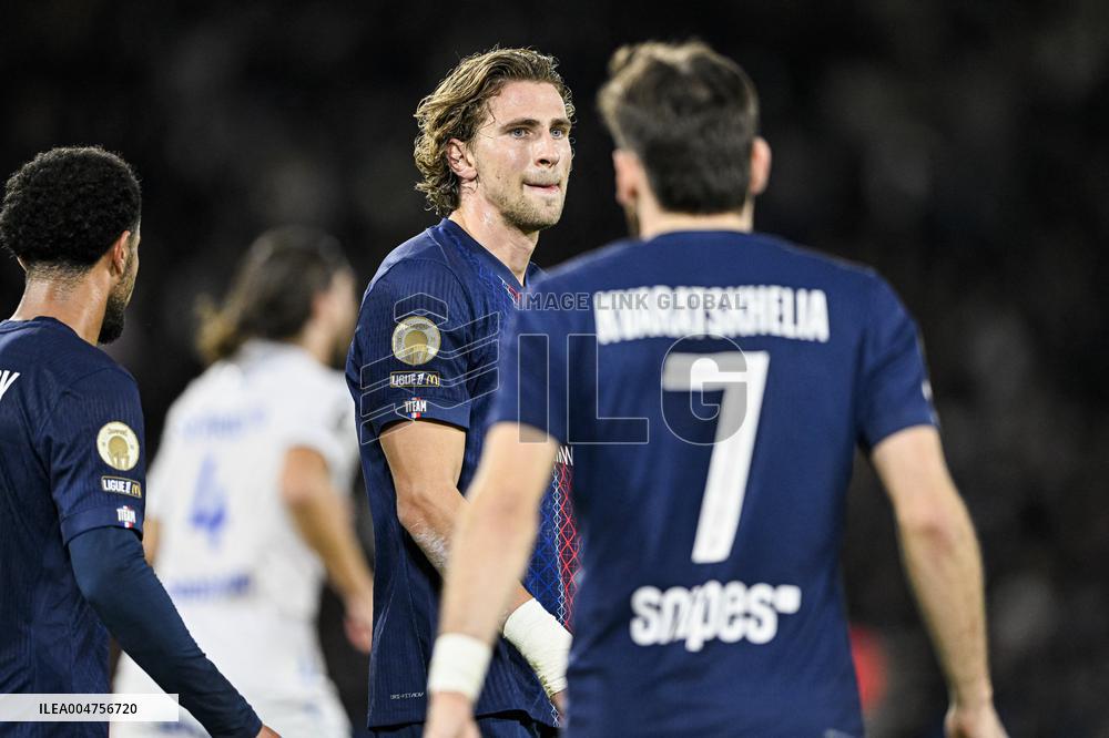 PSG v AJ Auxerre - Paris