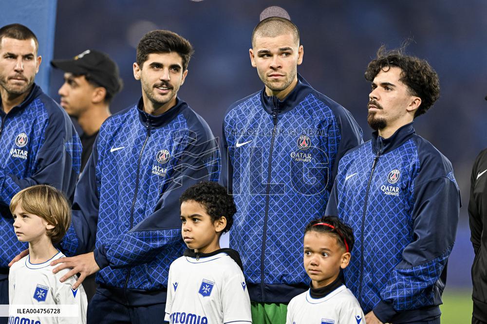 PSG v AJ Auxerre - Paris