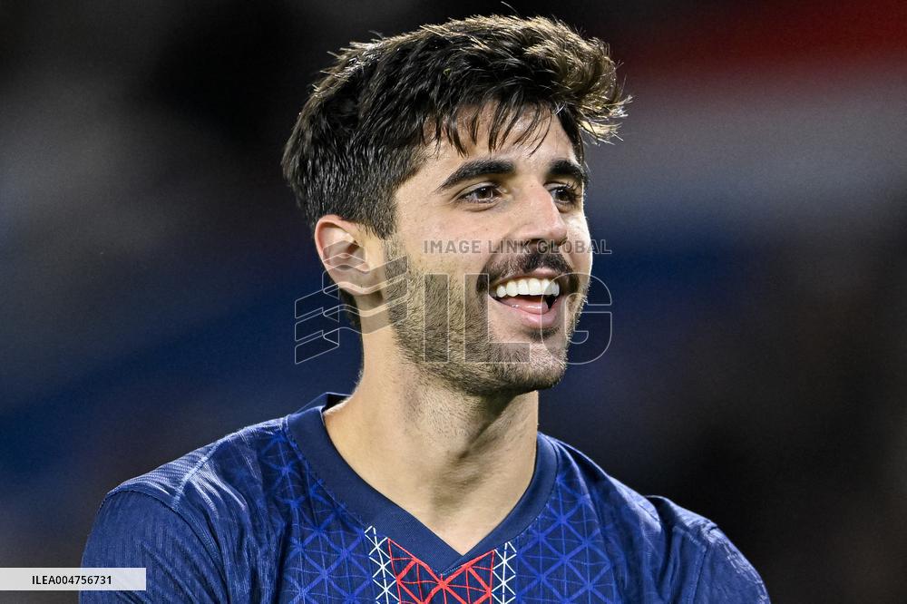 PSG v AJ Auxerre - Paris