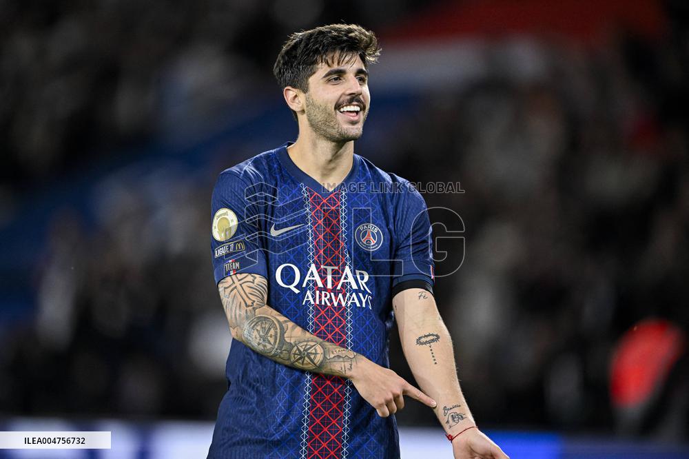 PSG v AJ Auxerre - Paris