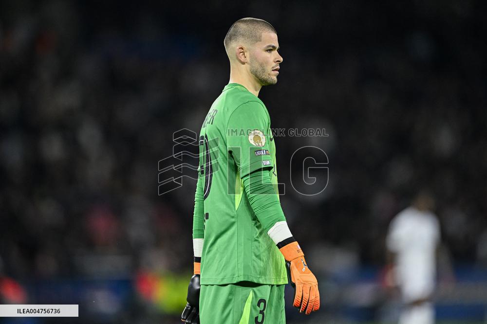 PSG v AJ Auxerre - Paris