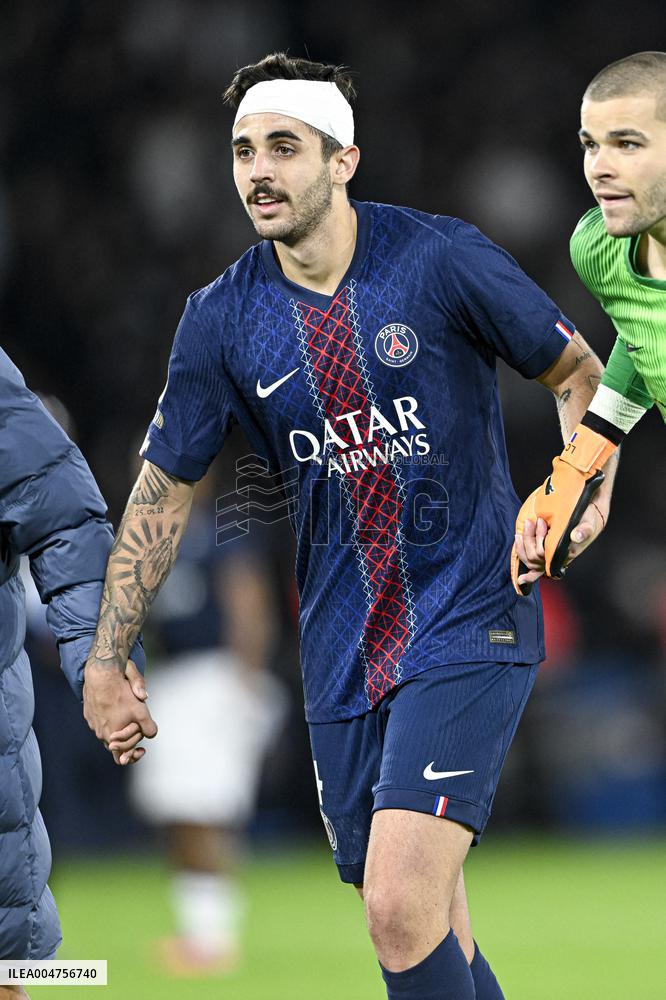 PSG v AJ Auxerre - Paris