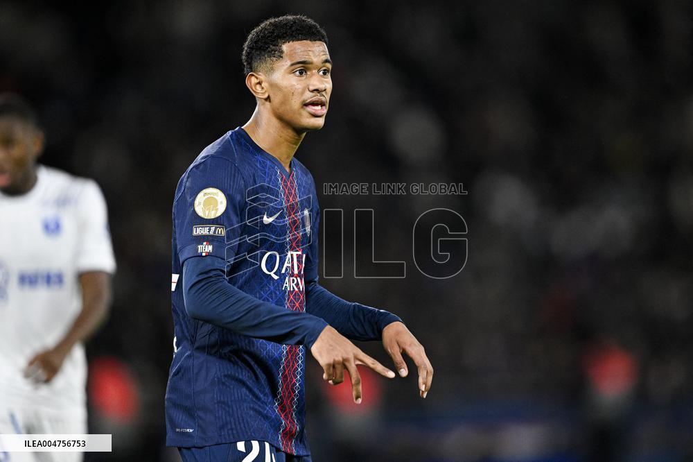 PSG v AJ Auxerre - Paris