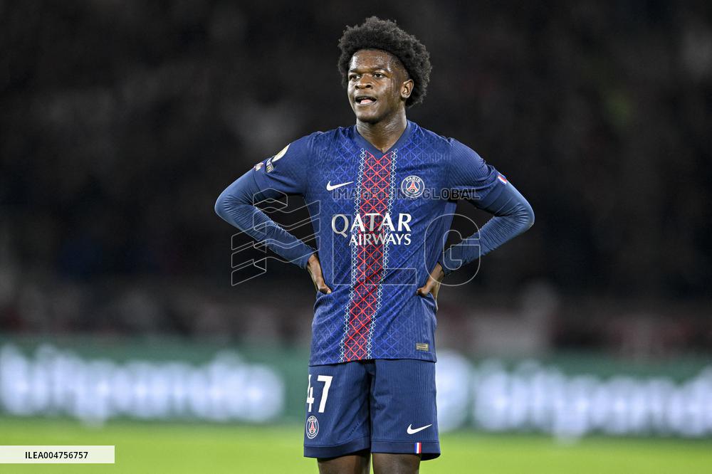 PSG v AJ Auxerre - Paris