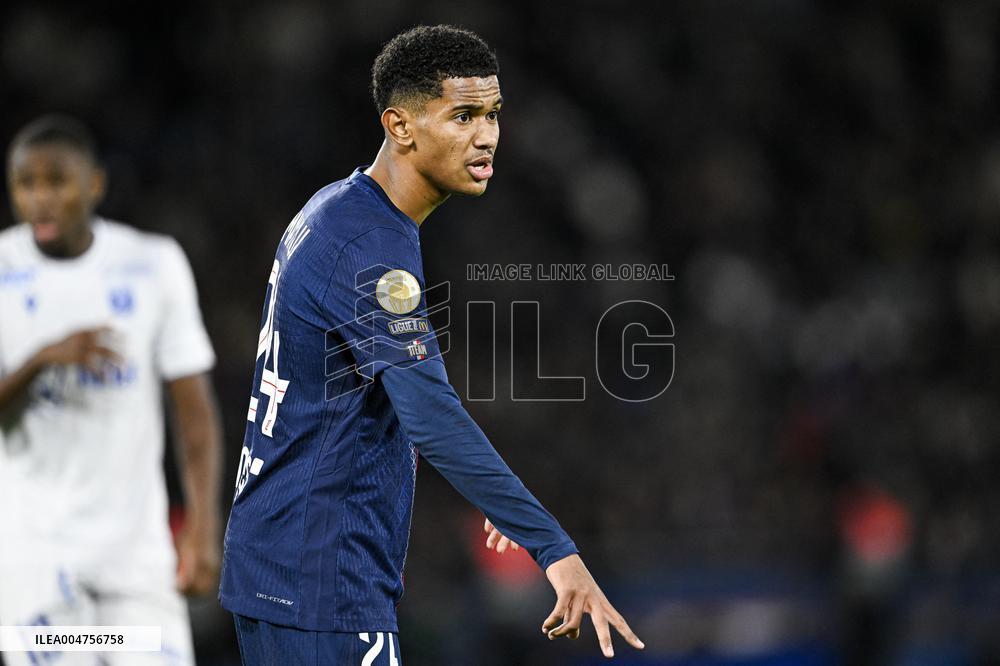 PSG v AJ Auxerre - Paris