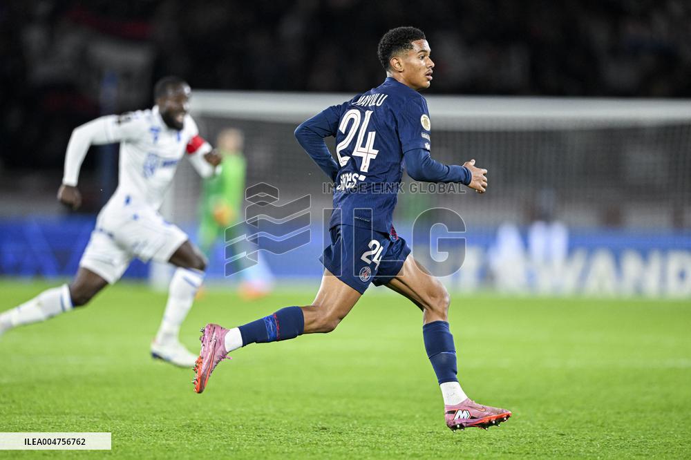 PSG v AJ Auxerre - Paris