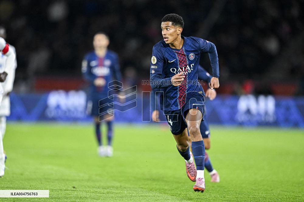 PSG v AJ Auxerre - Paris