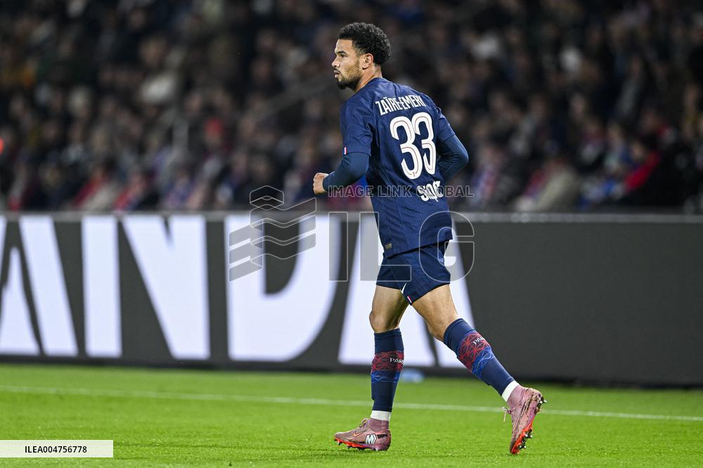 PSG v AJ Auxerre - Paris