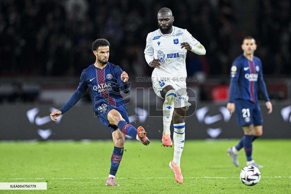 PSG v AJ Auxerre - Paris