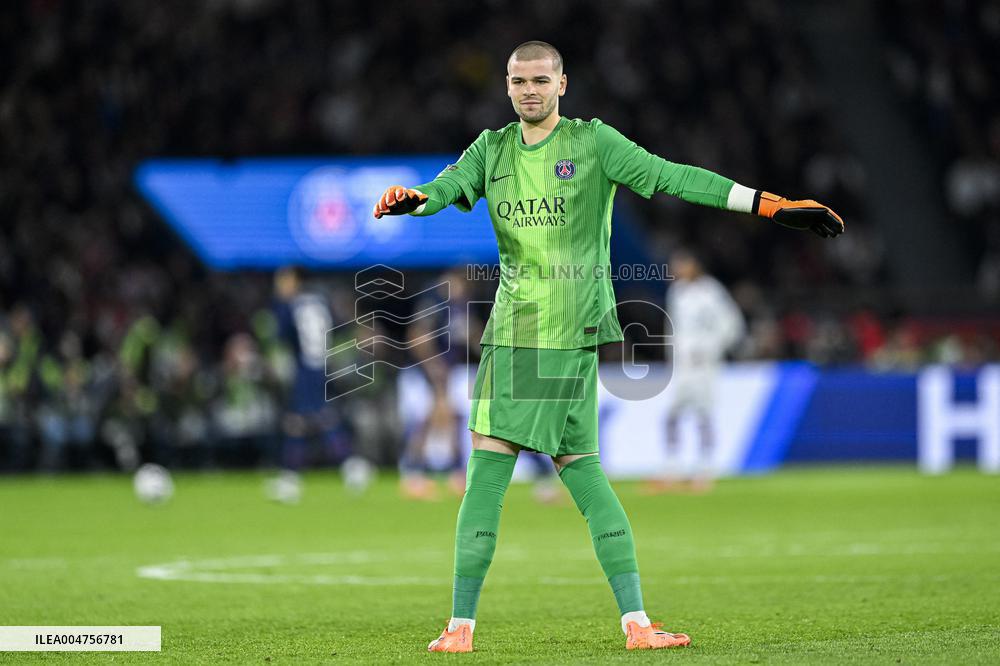 PSG v AJ Auxerre - Paris