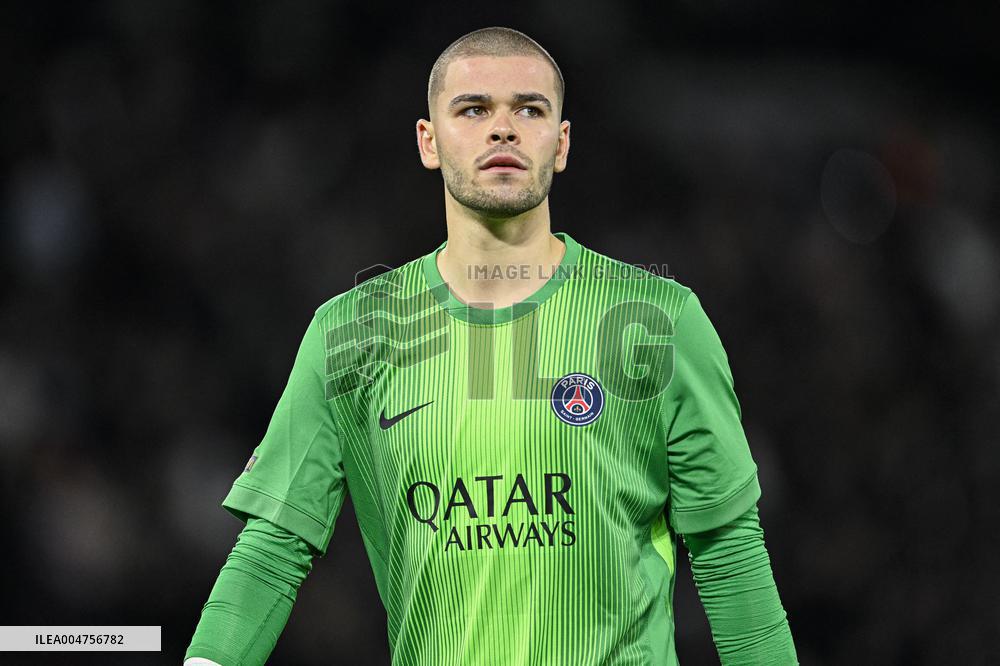 PSG v AJ Auxerre - Paris