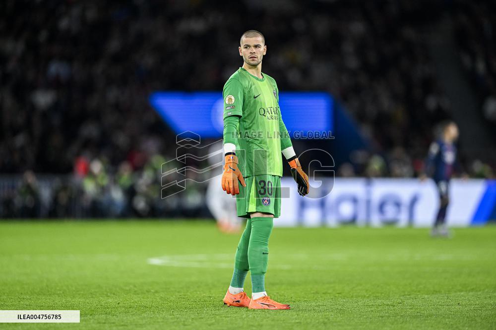 PSG v AJ Auxerre - Paris