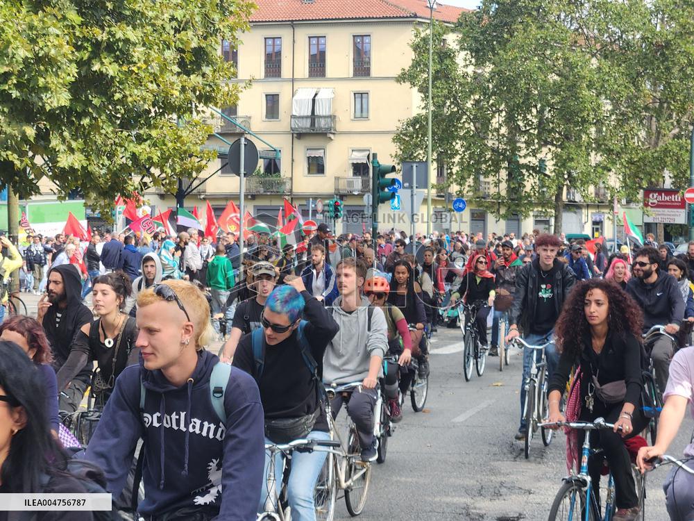 Pro-Palestine Demonstration Disrupts Turin - Italy