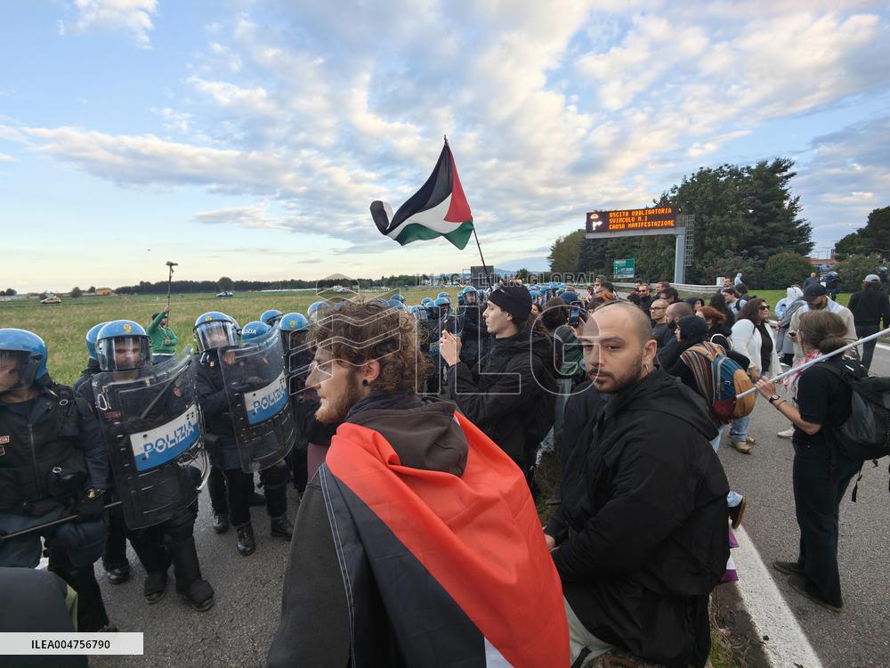 Pro-Palestine Demonstration Disrupts Turin - Italy