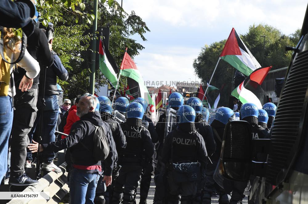 Pro-Palestine Demonstration Disrupts Turin - Italy
