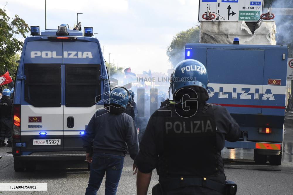 Pro-Palestine Demonstration Disrupts Turin - Italy