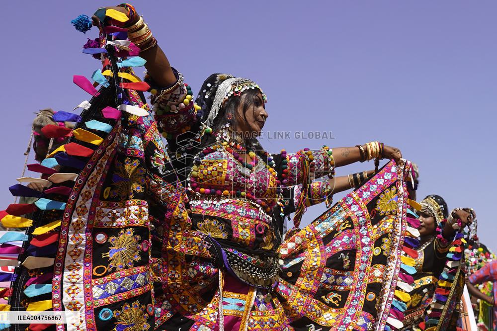 Indian Kalbeliya Gypsy Dancers Performs - India